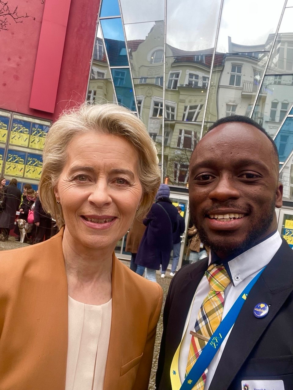 Maxwell engages the President of the European Commission on world affairs